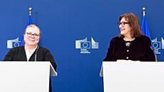 Η Ευρωπαία Επίτροπος για τη Μεσόγειο Dubravka Šuica (δεξιά) και η Ιορδανή Υπουργός Προγραμματισμού και Διεθνούς Συνεργασίας Zeina Toukan στις Βρυξέλλες