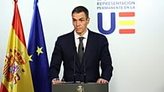 El presidente del Gobierno español, Pedro Sánchez, habla durante una conferencia de prensa al final de la cumbre de la UE en Bruselas, el 23 de enero de 2026. 
