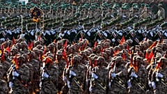 Μέλη του IRGC παρελαύνουν κατά τη διάρκεια ετήσιας στρατιωτικής παρέλασης λίγο έξω από την Τεχεράνη, 21 Σεπτεμβρίου 2024