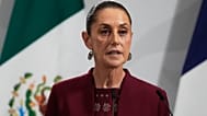 ARCHIVO - La presidenta mexicana Claudia Sheinbaum pronuncia un discurso en el Palacio Nacional de la Ciudad de México, el 7 de noviembre de 2025. 