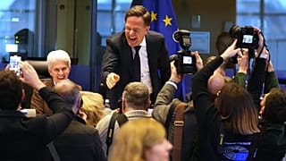 El secretario general de la OTAN, Mark Rutte, saluda a la audiencia antes de su discurso en el Comité de Seguridad y Defensa del Parlamento Europeo, este 26 de enero de 2025