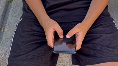 The ban on mobile phones in secondary schools "could take effect from the start of the school year", according to Maud Bregeon