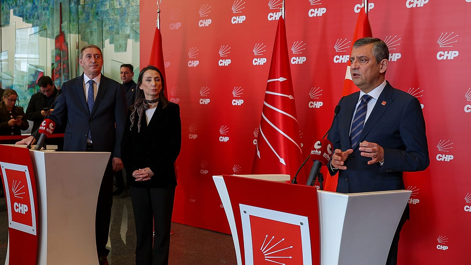 CHP lideri Özgür Özel ile DEM Parti Eş Genel Başkanları Tuncer Bakırhan ve Tülay Hatimoğulları