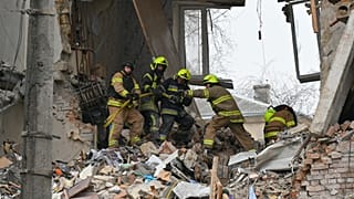 Украинские спасатели работают в Одессе