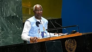 Guinée : Doumbouya reconduit Amadou Oury Bah au poste de premier ministre