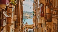 Valletta auf Malta gehört zu den günstigsten Sommerzielen von Frankreich aus.
