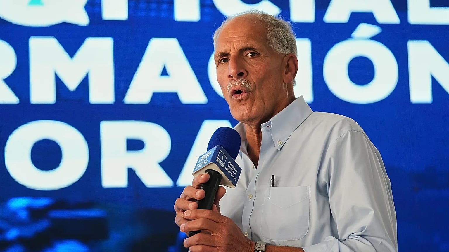 Nasry Asfura da una rueda de prensa en Tegucigalpa, Honduras, el lunes 1 de diciembre de 2025