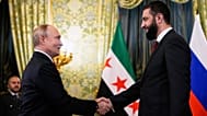 الرئيس الروسي فلاديمير بوتين (يسار) والرئيس السوري الانتقالي أحمد الشرع خلال اجتماعهما في الكرملين الكبير بموسكو، روسيا، الأربعاء 15 أكتوبر 2025.