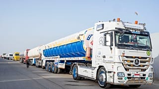 المساعدات المنتظرة عند معبر رفح