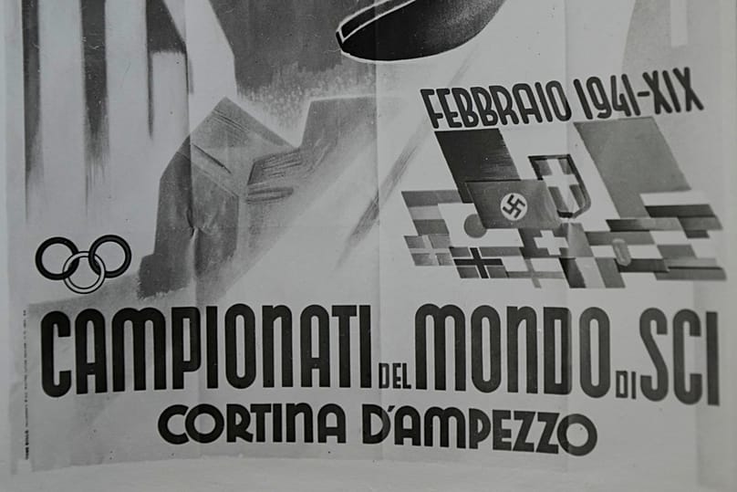 Una riproduzione del poster dei Campionati mondiali di sci del 1941, a Cortina D'Ampezzo