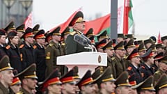FILE: Il presidente bielorusso Aliaksandr Lukashenka assiste alla cerimonia di giuramento del personale militare dopo il suo insediamento a Minsk, 25 marzo 2025.