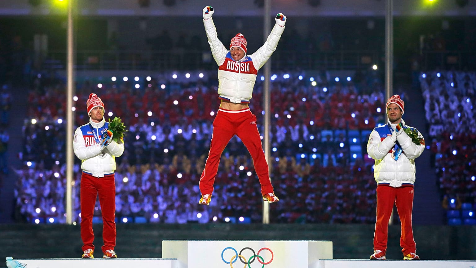 Архив. Российские лыжники на церемонии закрытия зимних Олимпийских игр 2014 года в Сочи.