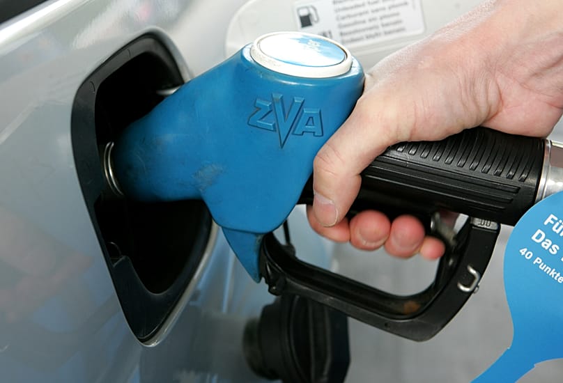 Gestiegene Spritpreise durch die CO₂-Steuer und explodierende Werkstattkosten machen den Führerschein teurer