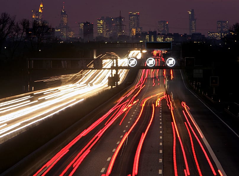 Junge Erwachsene sind als Fahranfänger besonders gefährdet, einen Unfall zu erleiden.
