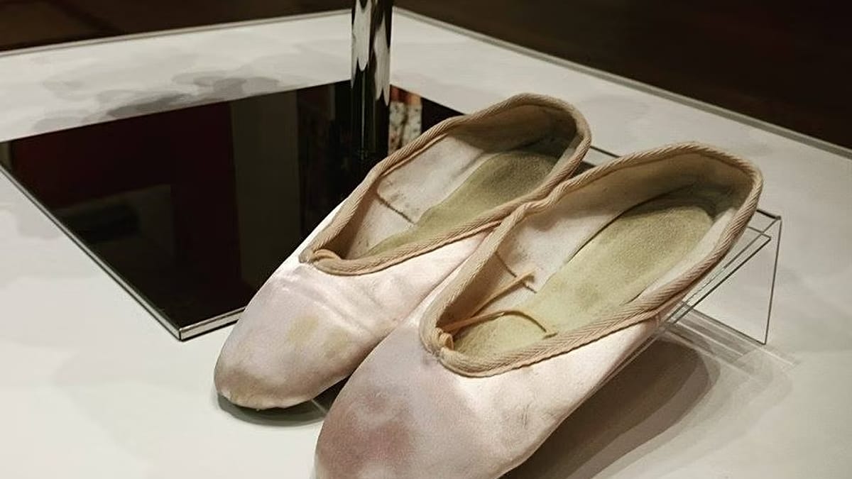 Winehouse'un İkonik 'Kanlı Pabuçları', Türk Koleksiyonerin Arşivinde