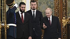 الرئيس الروسي فلاديمير بوتين يستقبل الرئيس السوري الانتقالي أحمد الشرع لإجراء محادثات خلال لقائهما في القصر الكبير بالكرملين في موسكو، روسيا، يوم الأربعاء، 15 أكتوبر 2025.