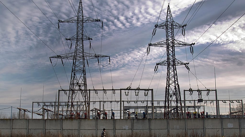 EU invests €650 million in cross-border hydrogen and electricity ...