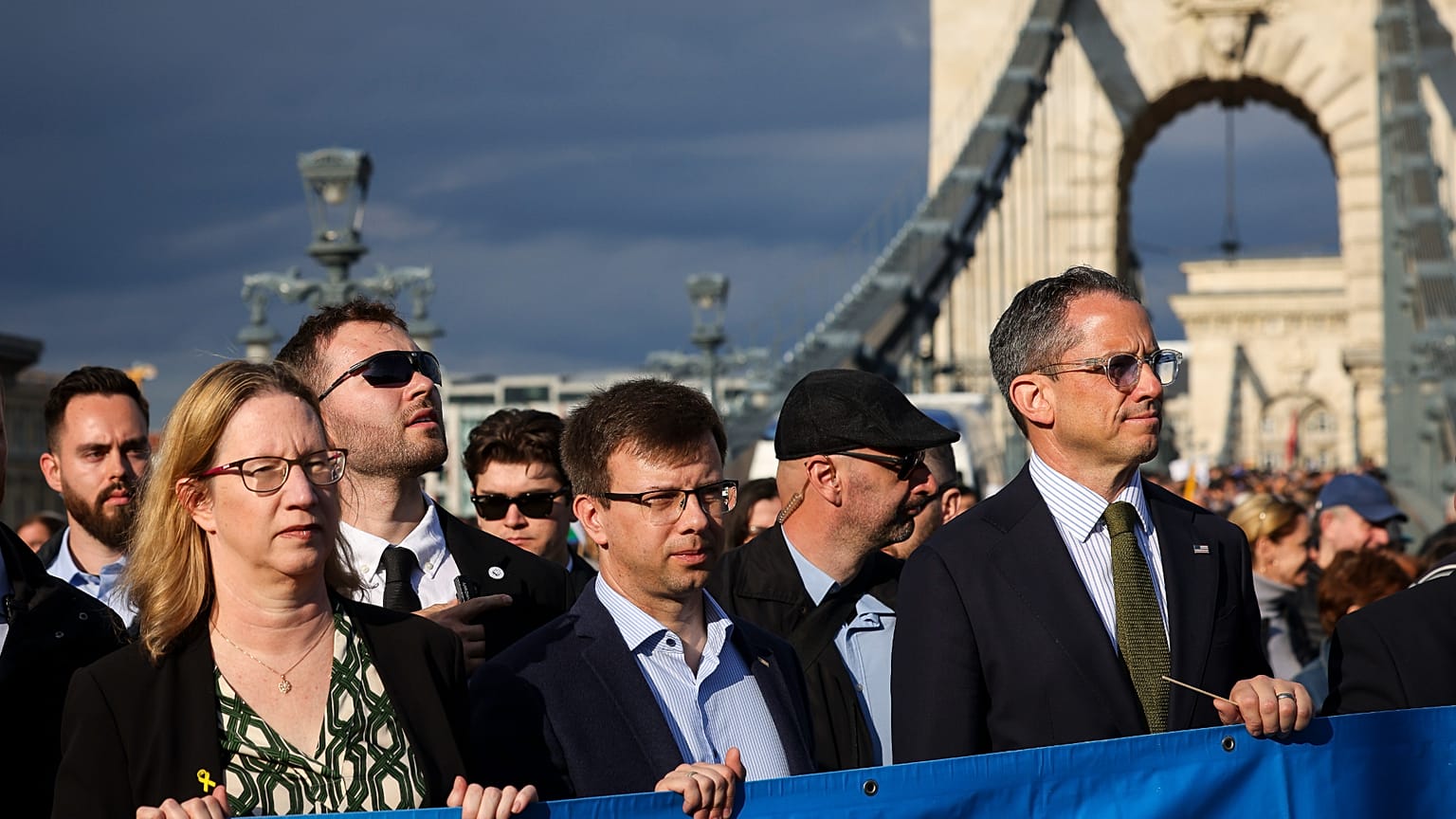 Maya Kadosh, Izrael budapesti nagykövete a kormány tagjaival vonul az Élet menetén