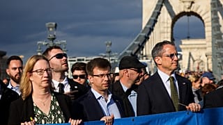 Maya Kadosh, Izrael budapesti nagykövete a kormány tagjaival vonul az Élet menetén