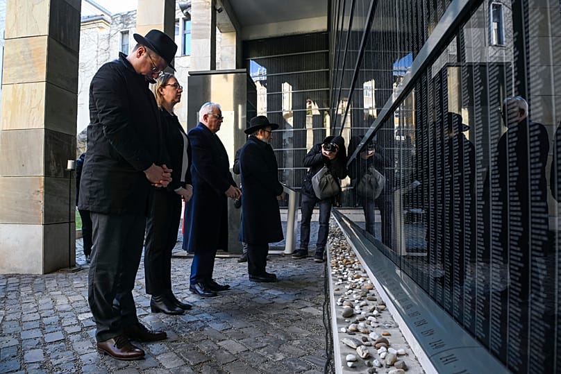 Gulyás Gergely, a Miniszterelnökséget vezető miniszter, Maya Kadosh izraeli nagykövet, Grósz Andor (Mazsihisz) és Oberlander Báruch rabbi