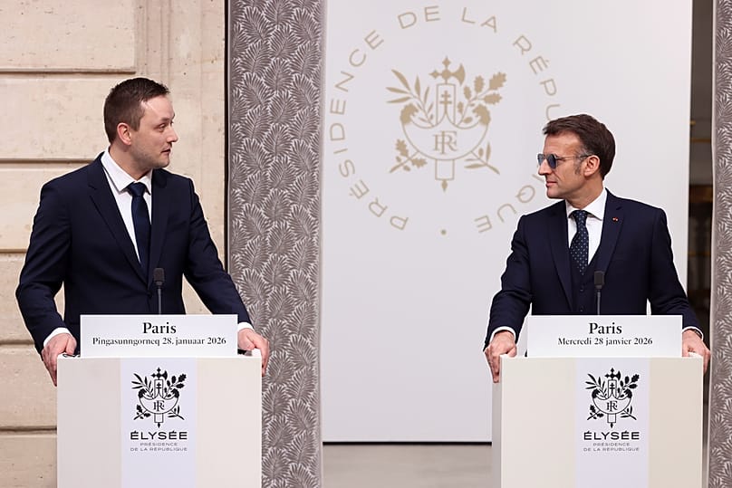 الرئيس الفرنسي إيمانويل ماكرون يلتقي رئيس وزراء غرينلاند ينس-فريدريك نيلسن ورئيسة وزراء الدنمارك ميته فريدريكسن في باريس، بتاريخ 28 يناير 2026.