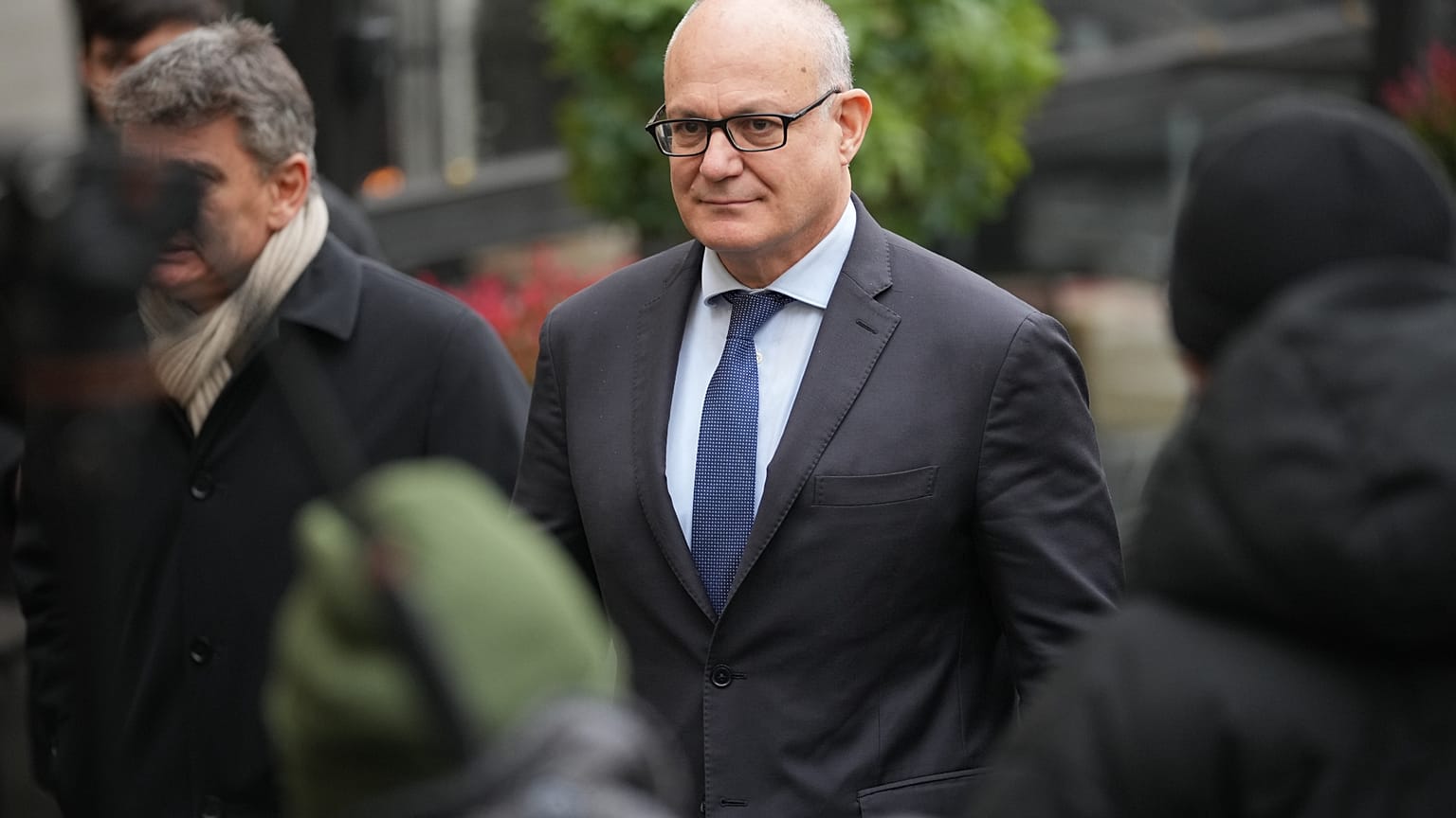 Il sindaco di Roma, Roberto Gualtieri, alla camera ardente di Valentino a Roma lo scorso 21 gennaio