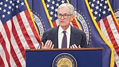 رئيس الاحتياطي الفيدرالي الأمريكي جيروم باول عقب اجتماع اللجنة الفيدرالية للسوق المفتوحة، في 28 يناير 2026، بواشنطن.