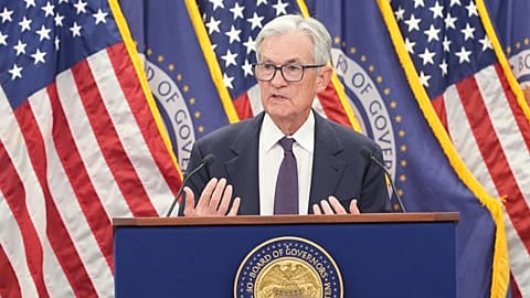 رئيس الاحتياطي الفيدرالي الأمريكي جيروم باول عقب اجتماع اللجنة الفيدرالية للسوق المفتوحة، في 28 يناير 2026، بواشنطن.