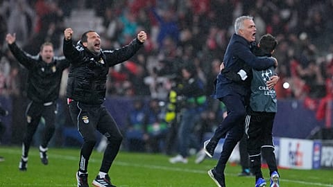 Anatoliy Trubin'in attığı kafa golü sonrası Jose Mourinho ve ekibi büyük sevinç yaşadı.