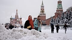 Viele Russinnen und Russen sehen Deutschland als Feind, das zeigt eine neue Lewada-Umfrage in Russland