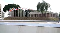 Οι σημαίες των κρατών μελών και της ΕΕ στο παλιό δημαρχείο Λευκωσίας