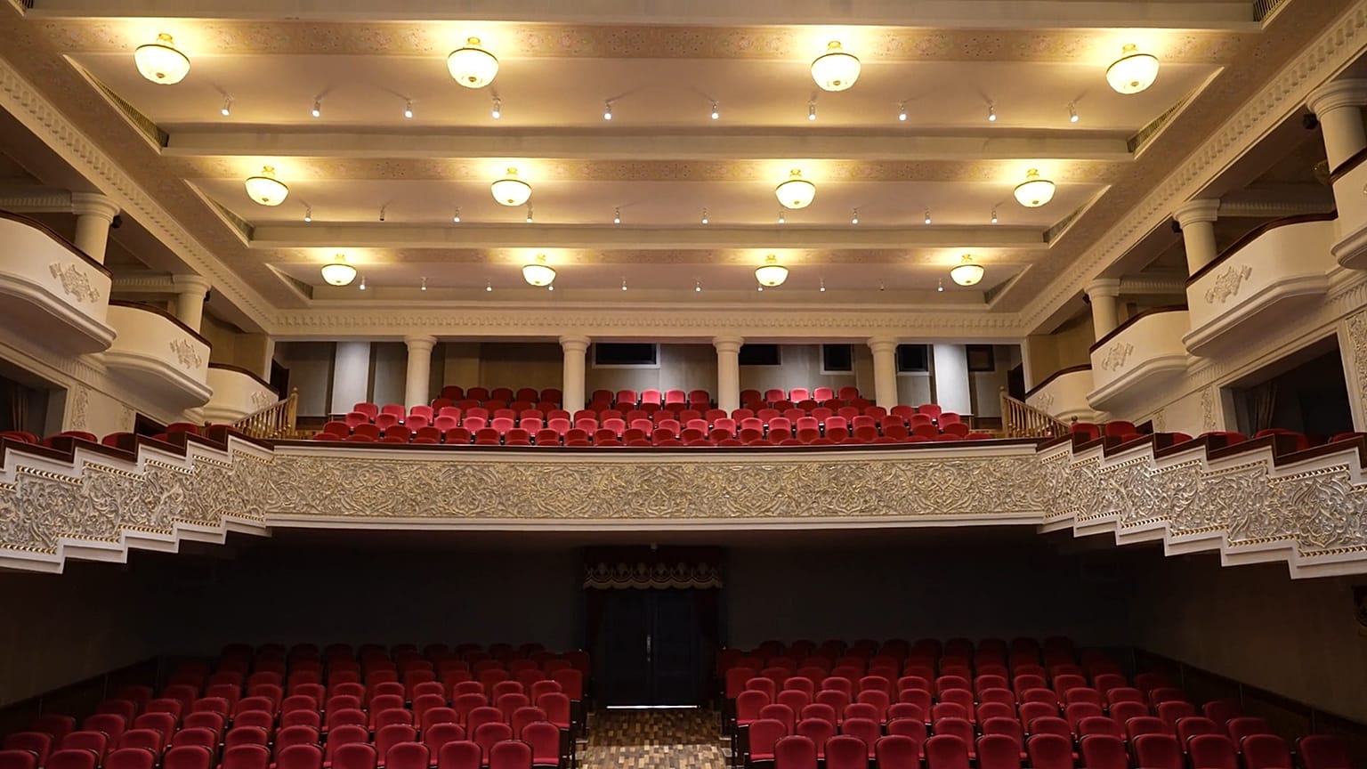 Teatro usbeque mantém histórias vivas em palco