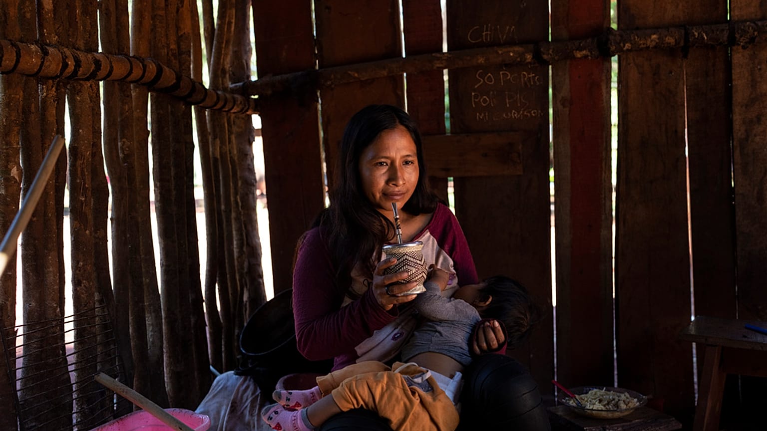 سيدة تشرب المته 