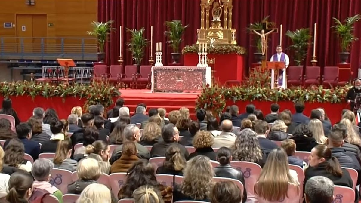 Os Reis da Espanha participam da missa em homenagem às vítimas do acidente de Adamuz.