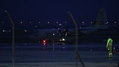 Το C-130 που μεταφέρει τις σορούς των επτά οπαδών του ΠΑΟΚ προσγειώθηκε στο αεροδρόμιο «Μακεδονία» της Θεσσαλονίκης, την Πέμπτη 29 Ιανουαρίου 2026.