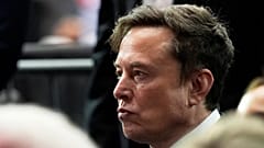 Elon Musk asiste a una misa en recuerdo del activista ultraconservador Charlie Kirk, el pasado mes de septiembre de Glendale, Arizona