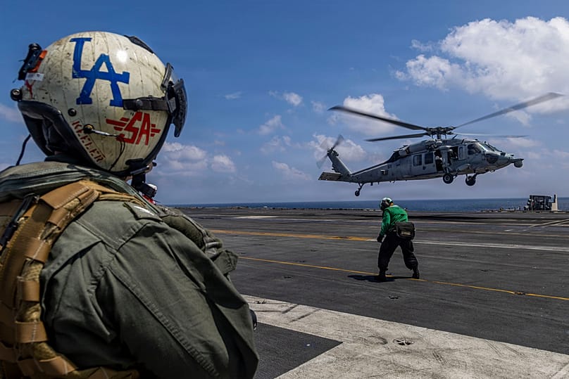 القبطان دانيال كيلر، قائد حاملة الطائرات الأمريكية "يو إس إس أبراهام لينكولن".