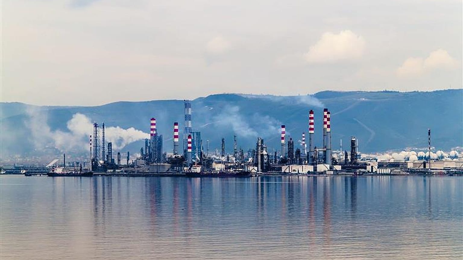 Tüpraş'ın İzmit'teki petrol rafinerisinin bir görünümü.
