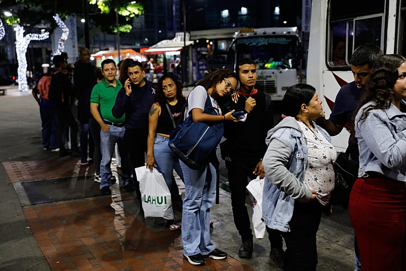 Ma is mindennaposak a sorban állások 