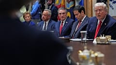 Trump alla riunione di Gabinetto Usa
