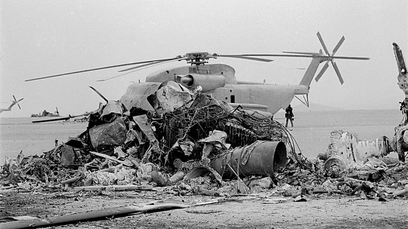 Megsemmisült amerikai kommandós helikopterek az iráni sivatagban, 1980 április 24.