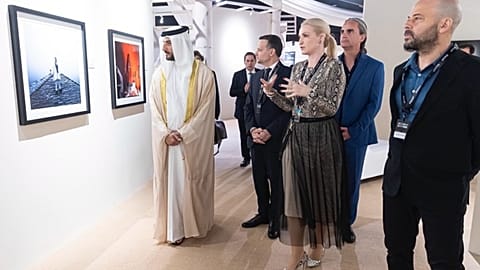 Шейх и мэр Афин осматривают греческие выставки Xposure