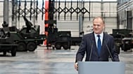 Donald Tusk uczestniczył w ceremonii, podczas której podpisano trzy umowy związane z realizacją systemu antydronowego SAN, 30.01.2026, Kobyłka, Polska.