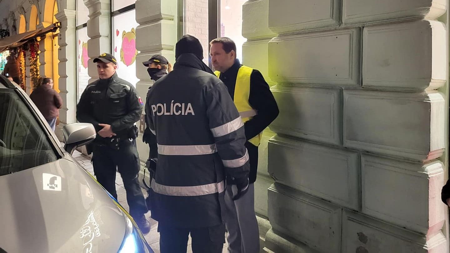 Rendőrök vittek el egy felvidéki magyar politikust a Beneš-dekrétumok megkérdőjelezése miatt Kép