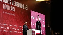 Özgür Özel, konuşması esnasında görüntüleniyor (Fotoğraf: Onur Özovalı)