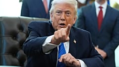 الرئيس دونالد ترامب يلقي كلمة خلال فعالية في المكتب البيضاوي بالبيت الأبيض، يوم الجمعة 30 يناير/كانون الثاني 2026، في واشنطن. 