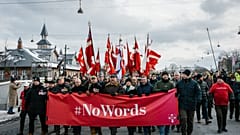 Hunderte dänische Veteranen protestieren schweigend. Viele kämpften an der Seite von US-Soldaten. Am Samstag marschieren sie vom Kastellet zur US-Botschaft in Kopenhagen.