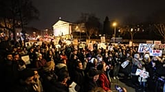 Eine Anti-ICE-Demonstration in Paris, zwischen der Nationalversammlung und dem Sitz des Außenministeriums, am 28. Januar 2026.