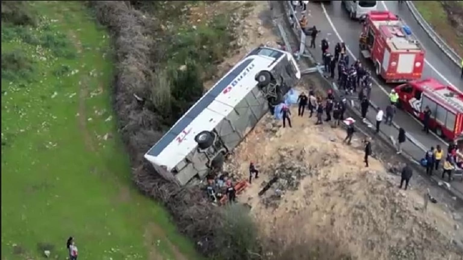 Το λεωφορείο μετά την ανατροπή του