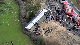 Το λεωφορείο μετά την ανατροπή του